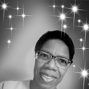 Meet your Posher, Lara